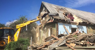Промышленный демонтаж пристроек к дому в Губкине | Цены от 578 руб. за м2