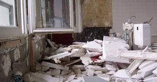 Демонтаж хрущевки в Губкине - удаление старых полов и стен по выгодной цене от 1784 рублей.
